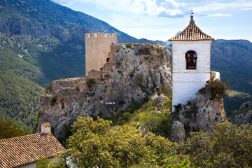 Fototapeta na wymiar landscape with guadalest castle