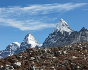Fotobehang Cho Oyu Nirekha (6169 m), Kangchung (6062 m) en Chola (6069 m) in het gebied van Cho Oyu - Gokyo-regio, Nepal, Himalaya