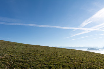 Landschaft mit Nebel und Sonne mit Aussicht