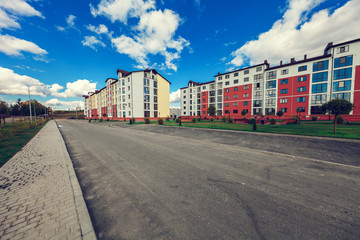 Fototapeta premium multistoried building with a fountain in a parkland