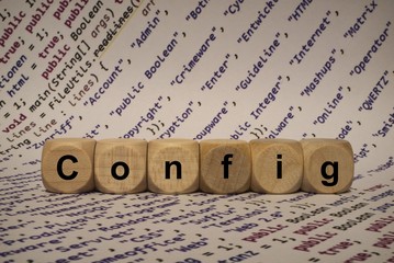 Config - Wort aus Holz Buchstaben zusammengesetzt. Buchstaben sind vor einem Quellcode Hintergrund plaziert.