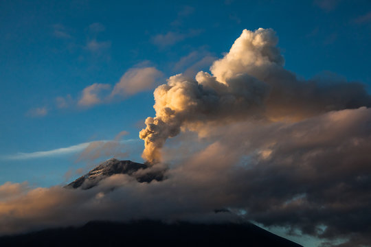 Tungurahua volcano explosion