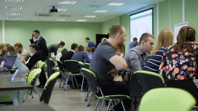 The audience at the institution. Break vacation. They communicate and get to know each other.