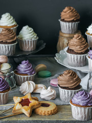 Candybar from cupcakes, macarons and cookies