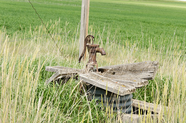Old water well pump 