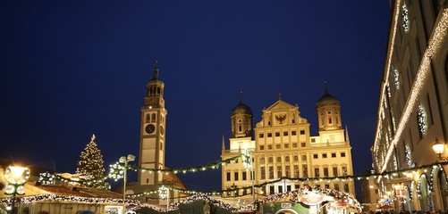 Lichter am Weihnachtsmarkt in Augsburg