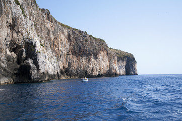 Fototapeta na wymiar Boating along the coast