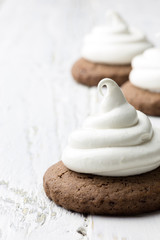 Hot chocolate cookies with marshmallow meringue