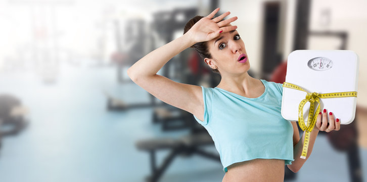 woman with expression of tiredness at the gym with the scale and tape measure