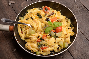 Pan with seasoned noodles from organic vegetables