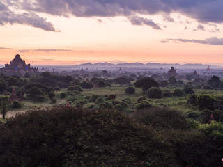Fototapeta premium View over the temples of Bagan