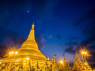 Naklejka premium Visiting the Shwedagon Pagoda in Yangon, Myanmar