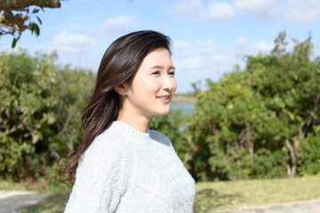 Naklejka premium 寛ぐ女性