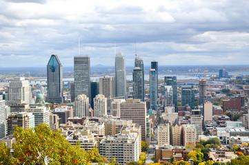 Naklejka premium Montreal Skyline in fall, Canada
