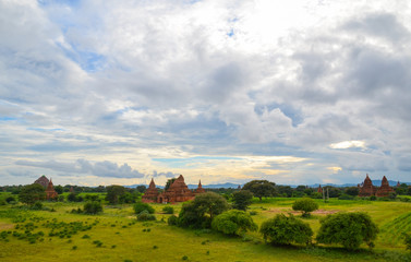 Fototapeta na wymiar Ancient temples of Bagan