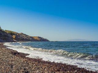 Fototapeta na wymiar The beach near Exo Gialos in Santorini
