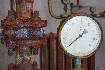 Rusty water pipe, valve and manometer