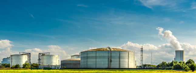 Tanklager Raffinerie Industrieanlage Kraftwerk © TimSiegert-batcam