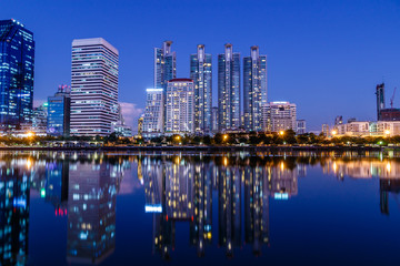 Fototapeta na wymiar Bangkok's cityscape at night,looking across the lake at Queen Sirikit National Convention Center. 
