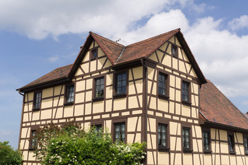 Fototapeta na wymiar Saniertes altes Fachwerkhaus im Schwarzwald