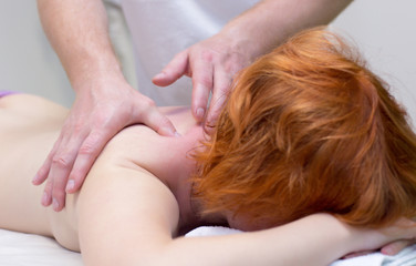 Obraz na płótnie Canvas Woman doing massage from a massage therapist