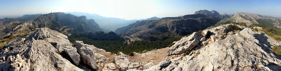 Fototapeta na wymiar Embassament de Cuber on the Ruta de Pedra en Seco hike (GR221), Mallorca, Spain