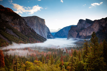 Fototapeta premium Dolina Yosemite z widoku tunelu