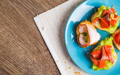 Bruschetta with salmon and bacon