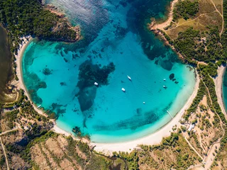 Cercles muraux Plage de Palombaggia, Corse Vue aérienne de la plage de Rondinara en Corse en France