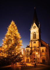 Fototapeta na wymiar Kirche zur Weihnacht
