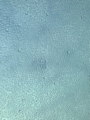 Wassertropfen auf dem Glas 