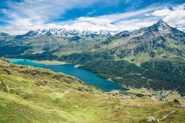 Fototapeta na wymiar Panoramablick ins Oberengadin, Schweiz