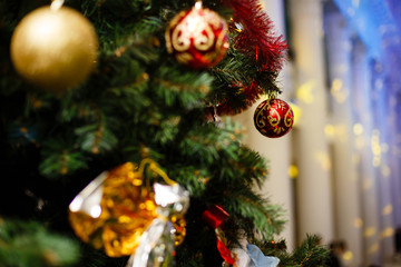 Obraz na płótnie Canvas Christmas ornaments on a tree