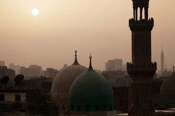 Sunset in dusty Cairo with mosque and minaret - obrazy, fototapety, plakaty