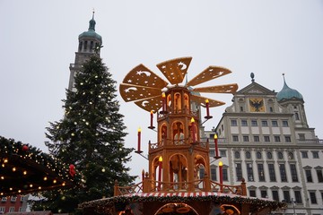 Weihnachtsmarkt am Augsburger Rathaus
