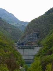 A dam among nature / Una diga tra la natura © eagle12