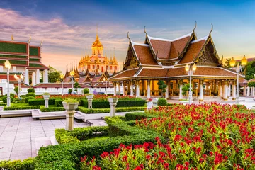 Fototapete Tempel Loha Prasat Metalltempel in Bangkok, Thailand.