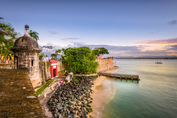 San Juan, Puerto Rico Caribbean coast along Paseo de la Princesa. - obrazy, fototapety, plakaty