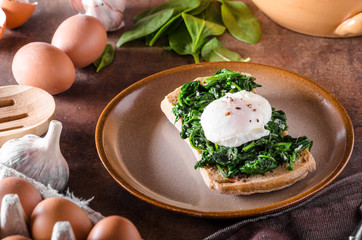 Egg benedict with garlic spinach