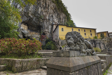 Cueva de la virgen de Covadonga (Asturias, España).