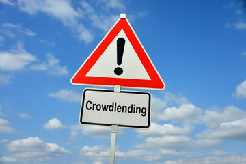 Crowdlending, Crowdfunding, Finanzierung, Schwarm, Kredit, Schild, Warnung, symbolisch, Geldanlage,...