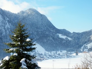 Oberwössen im Chiemgau bei Schnee, Bayern, Deutschland