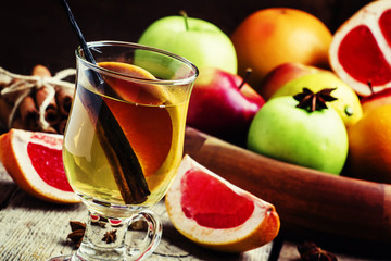 Light mulled wine with dry white wine, cinnamon sticks and vanil