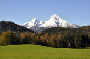 Fototapeta na wymiar Der Watzmann im Frühjahr, Nationalpark Berchtesgaden
