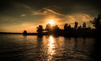 Naklejka premium sunset at the river