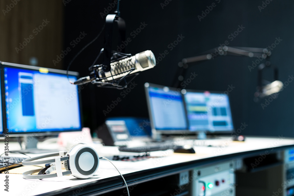 Régie et matériel d'un studio de diffusion