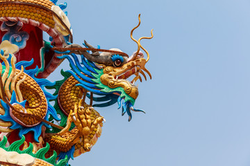 Fototapeta na wymiar Chinese Dragon statue