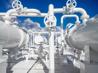 The area of the equipment to cool the oil product. Equipment for primary oil refining