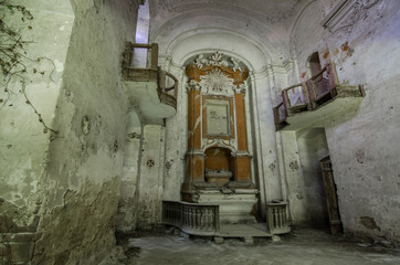 verfallene kirche