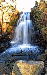 Fototapeta na wymiar Cataratas saltos de agua en plena naturaleza